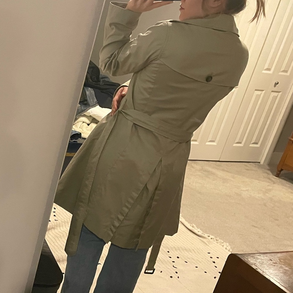 Tan Banana Republic classic trench coat - Picture 5 of 5
